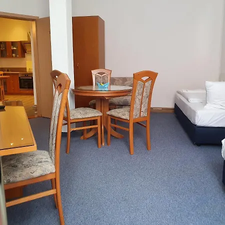 Peenebruecke מלון