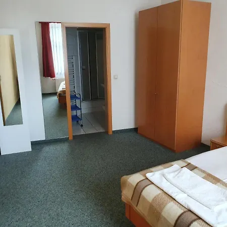 מלון Peenebruecke 3*