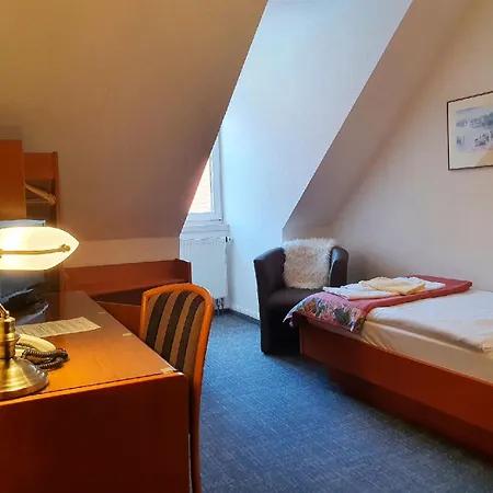 מלון Peenebruecke 3*